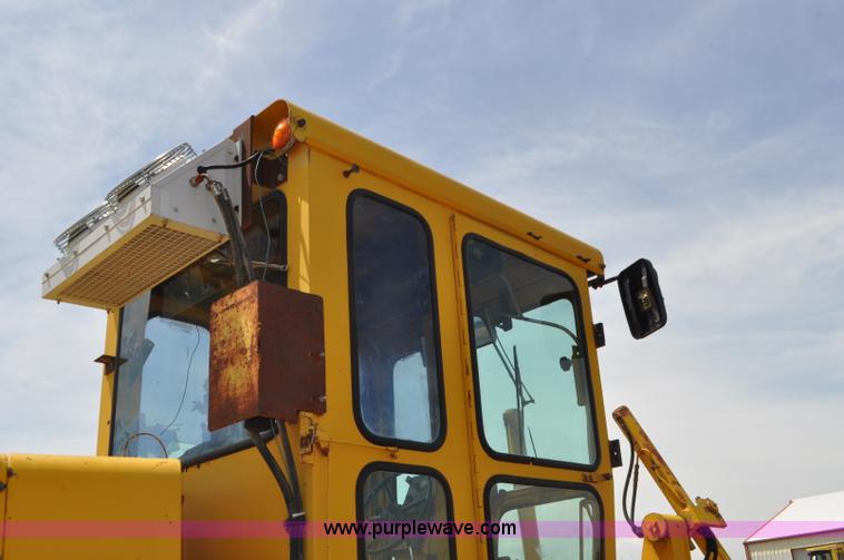 image for item G7423 1987 Dresser A500E motor grader