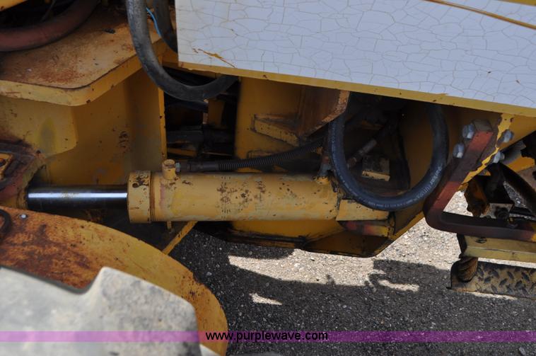 image for item G7423 1987 Dresser A500E motor grader