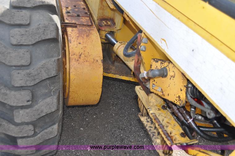 image for item G7423 1987 Dresser A500E motor grader