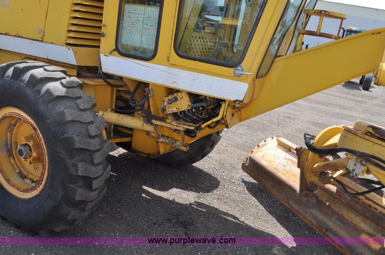 image for item G7423 1987 Dresser A500E motor grader