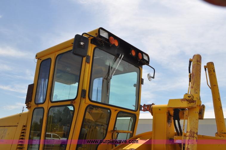 image for item G7423 1987 Dresser A500E motor grader