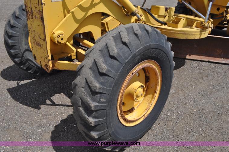 image for item G7423 1987 Dresser A500E motor grader