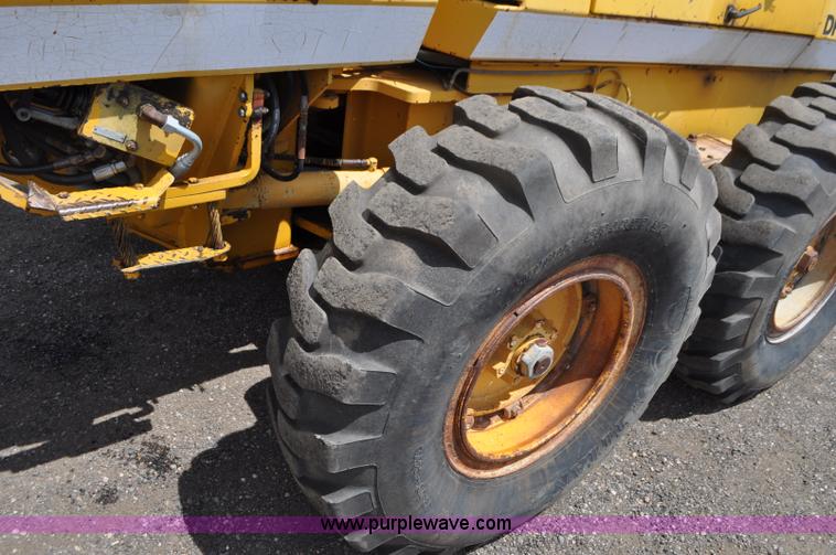 image for item G7423 1987 Dresser A500E motor grader