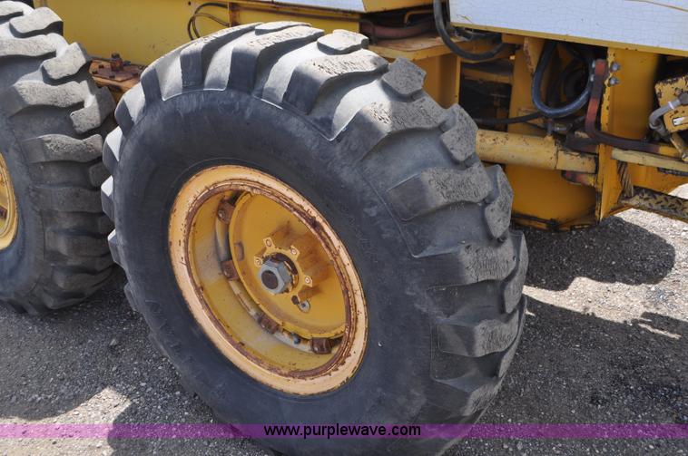 image for item G7423 1987 Dresser A500E motor grader