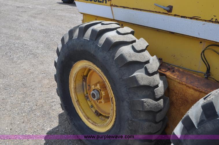 image for item G7423 1987 Dresser A500E motor grader