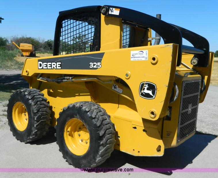 image for item J8873 2008 John Deere 325 skid steer