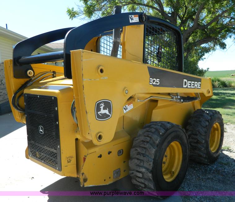 image for item J8873 2008 John Deere 325 skid steer