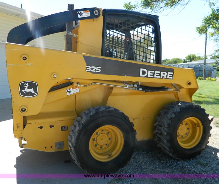 image for item J8873 2008 John Deere 325 skid steer