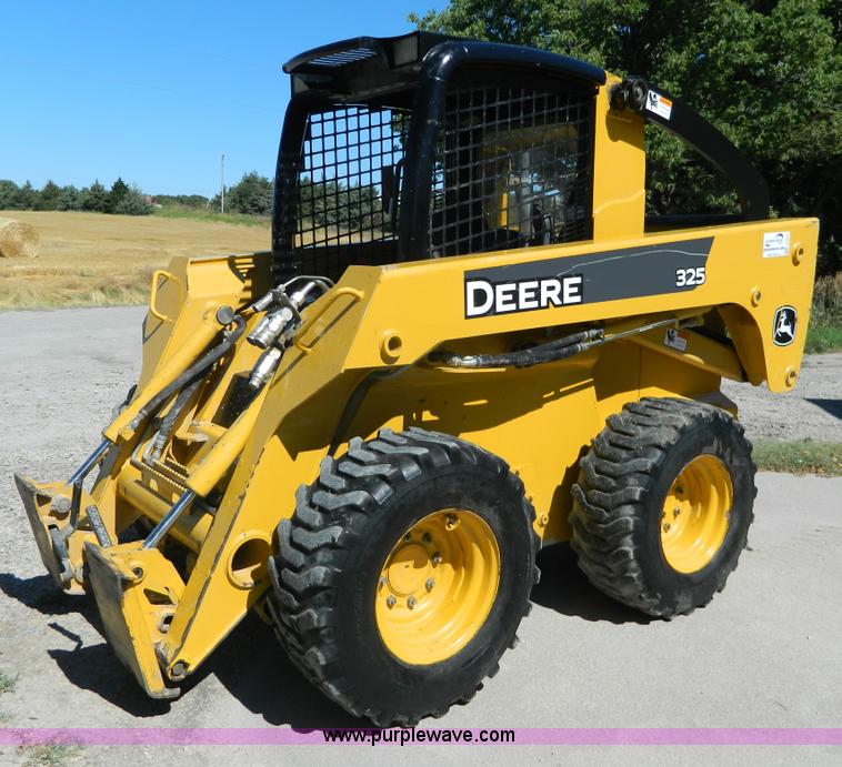 image for item J8873 2008 John Deere 325 skid steer