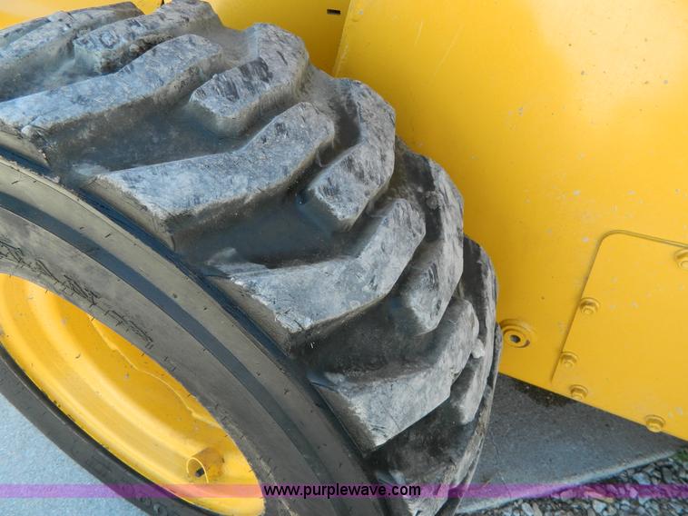 image for item J8873 2008 John Deere 325 skid steer
