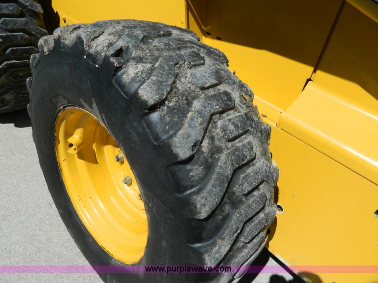 image for item J8873 2008 John Deere 325 skid steer