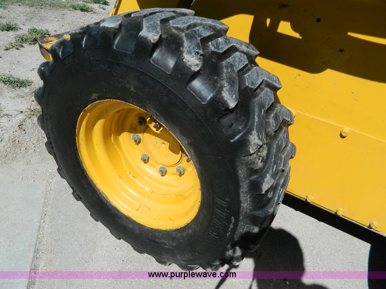 image for item J8873 2008 John Deere 325 skid steer