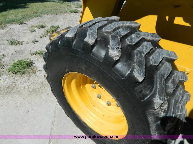 image for item J8873 2008 John Deere 325 skid steer