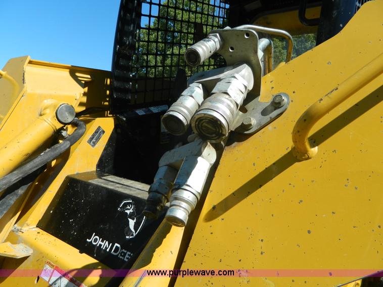 image for item J8873 2008 John Deere 325 skid steer