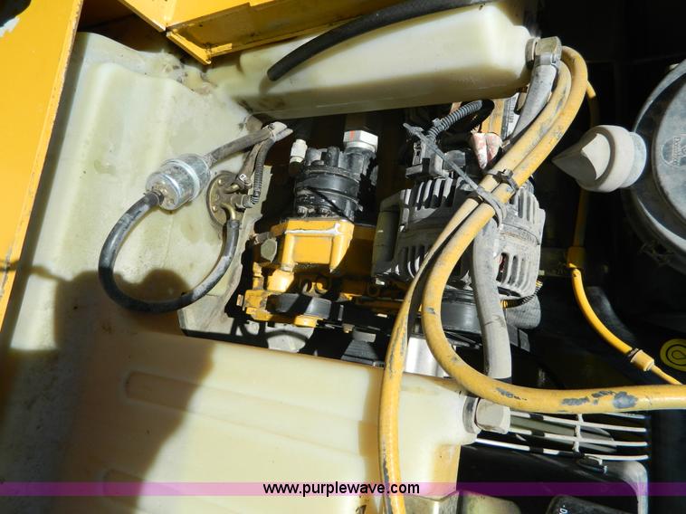 image for item J8873 2008 John Deere 325 skid steer