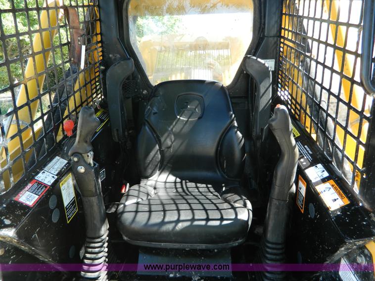 image for item J8873 2008 John Deere 325 skid steer