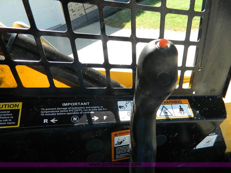 image for item J8873 2008 John Deere 325 skid steer