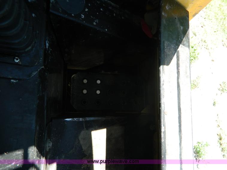 image for item J8873 2008 John Deere 325 skid steer