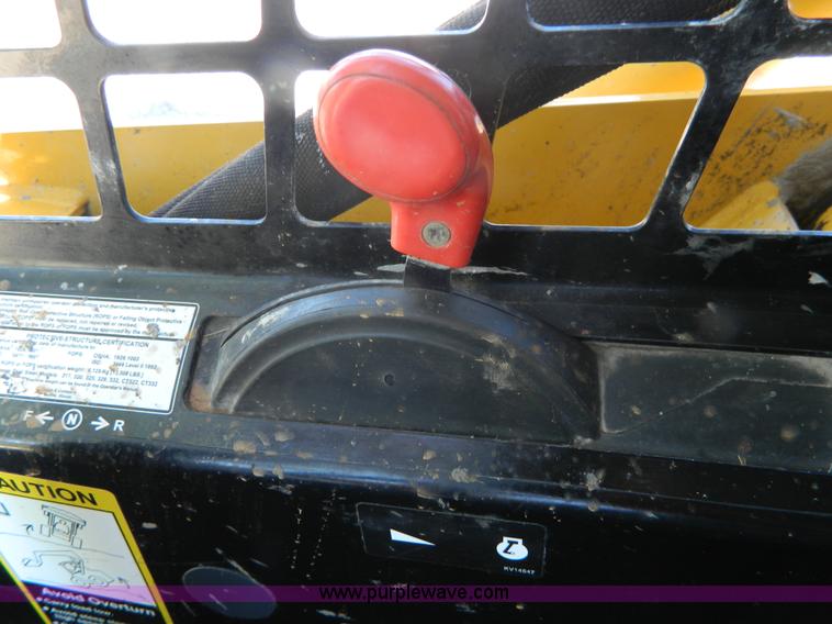 image for item J8873 2008 John Deere 325 skid steer