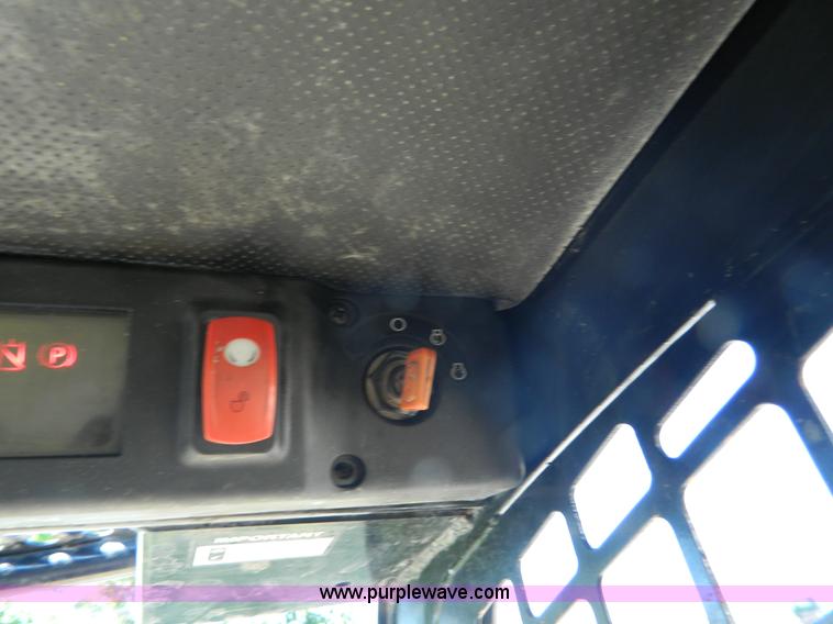 image for item J8873 2008 John Deere 325 skid steer