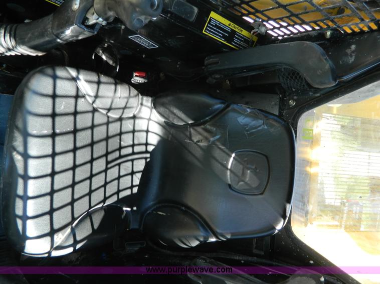 image for item J8873 2008 John Deere 325 skid steer