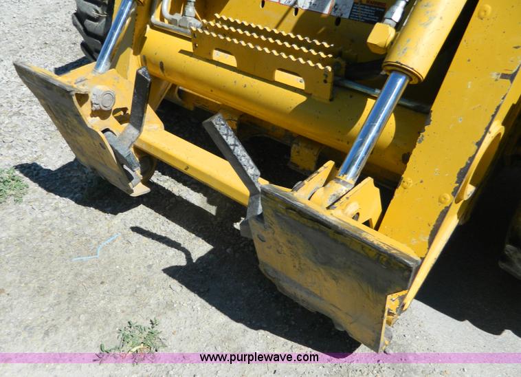 image for item J8873 2008 John Deere 325 skid steer