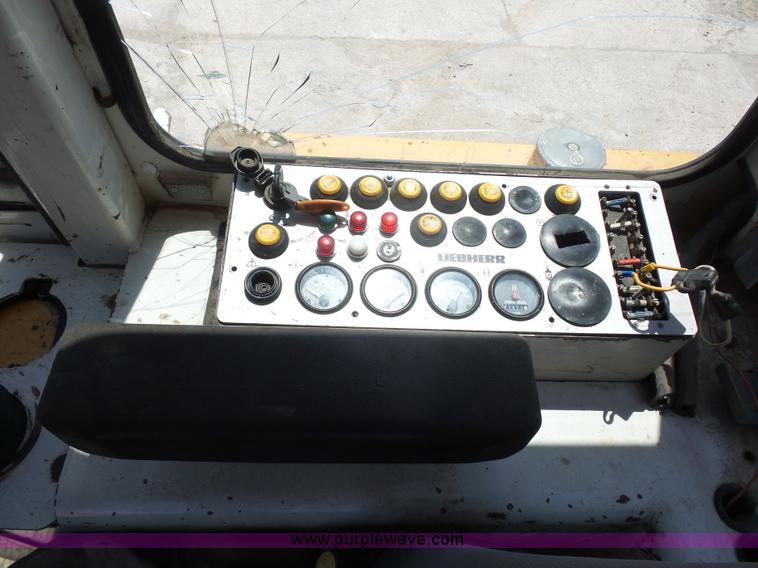 image for item K1722 1994 Liebherr LR631C track loader