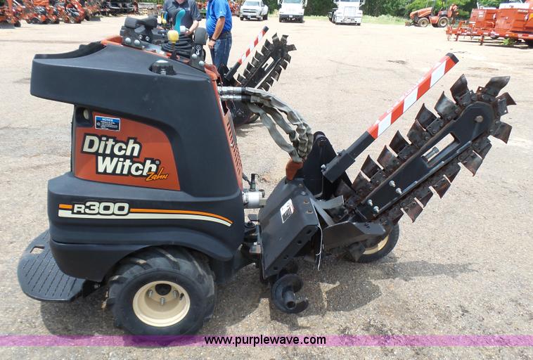 image for item L1553 2007 Ditch Witch Zahn R300 trencher