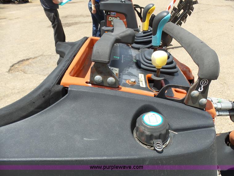 image for item L1553 2007 Ditch Witch Zahn R300 trencher