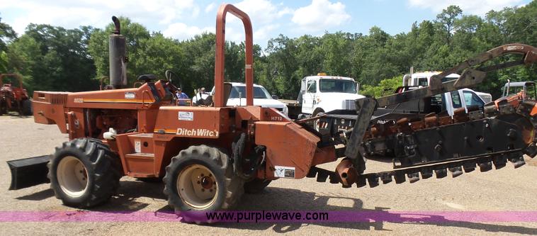image for item L1558 1999 Ditch Witch 8020 trencher