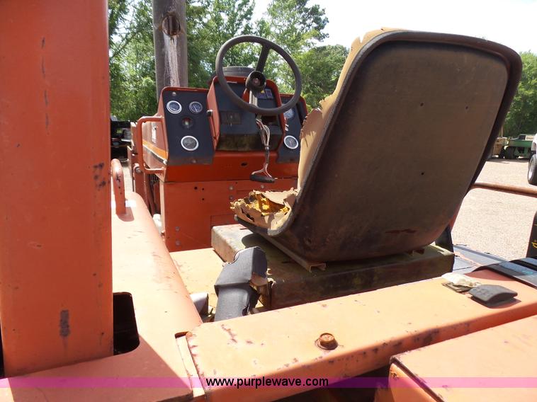 image for item L1558 1999 Ditch Witch 8020 trencher