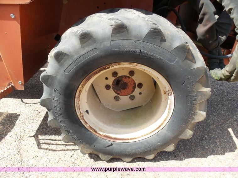 image for item L1558 1999 Ditch Witch 8020 trencher