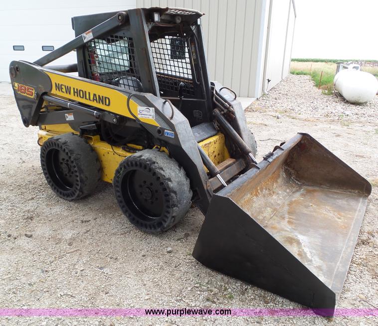 image for item L5499 2006 New Holland L185 skid steer
