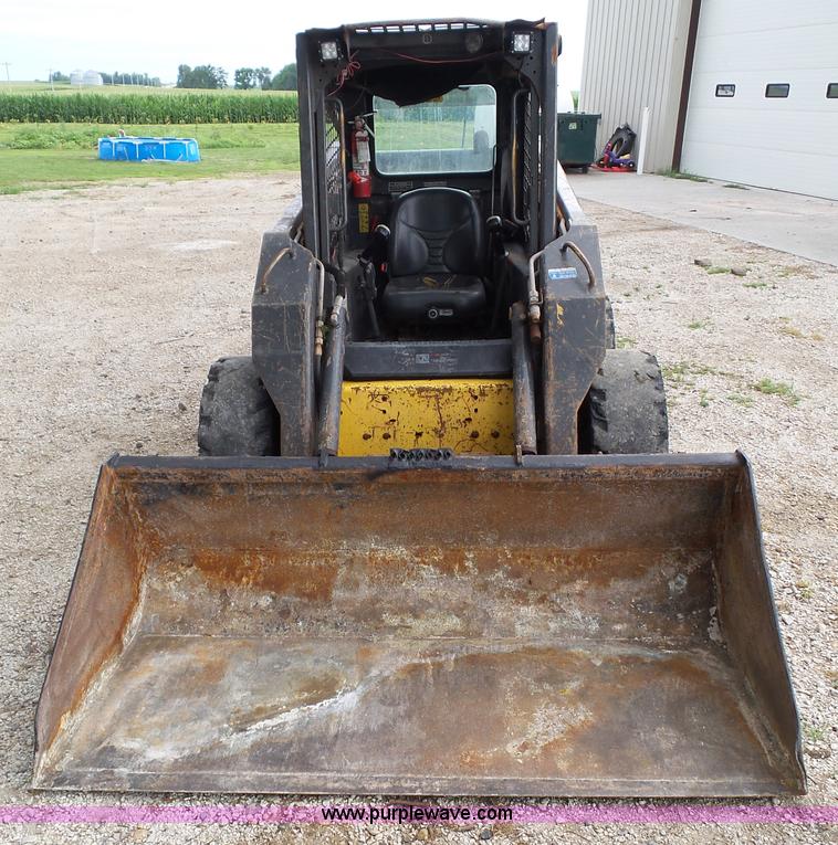 image for item L5499 2006 New Holland L185 skid steer