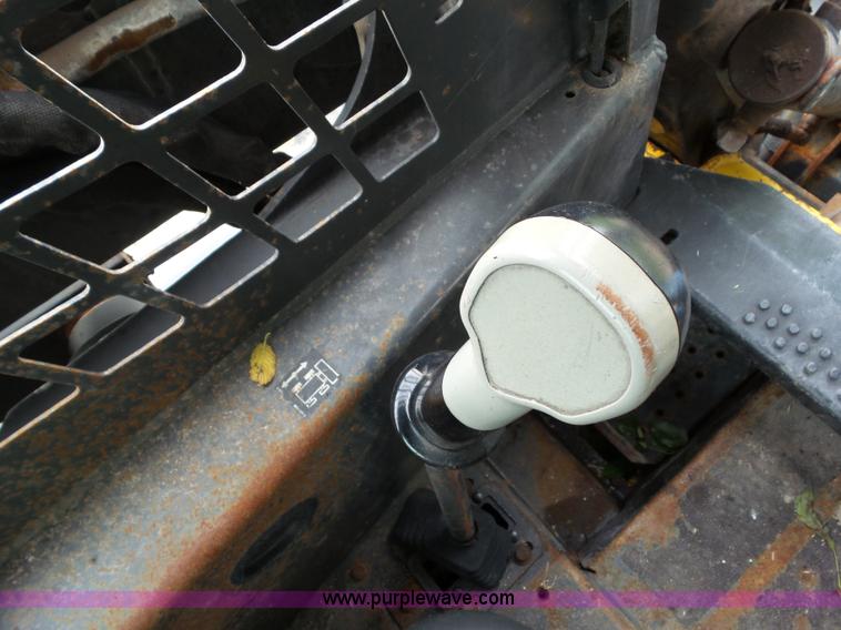 image for item L5499 2006 New Holland L185 skid steer