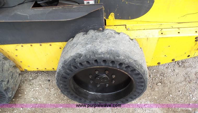 image for item L5499 2006 New Holland L185 skid steer