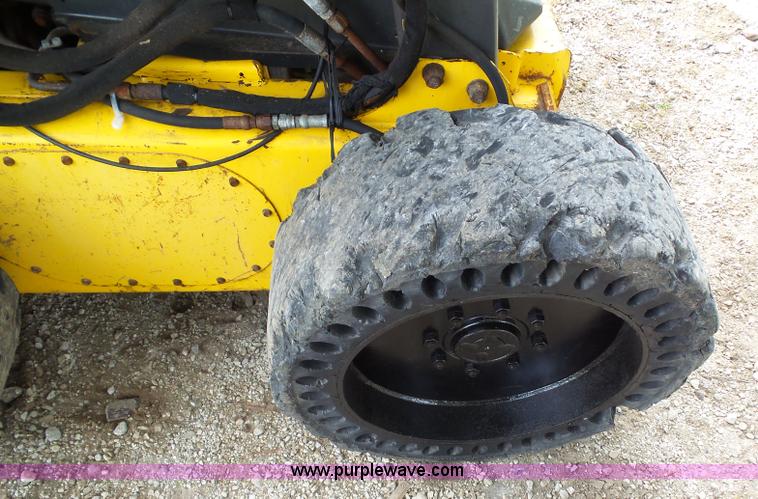 image for item L5499 2006 New Holland L185 skid steer