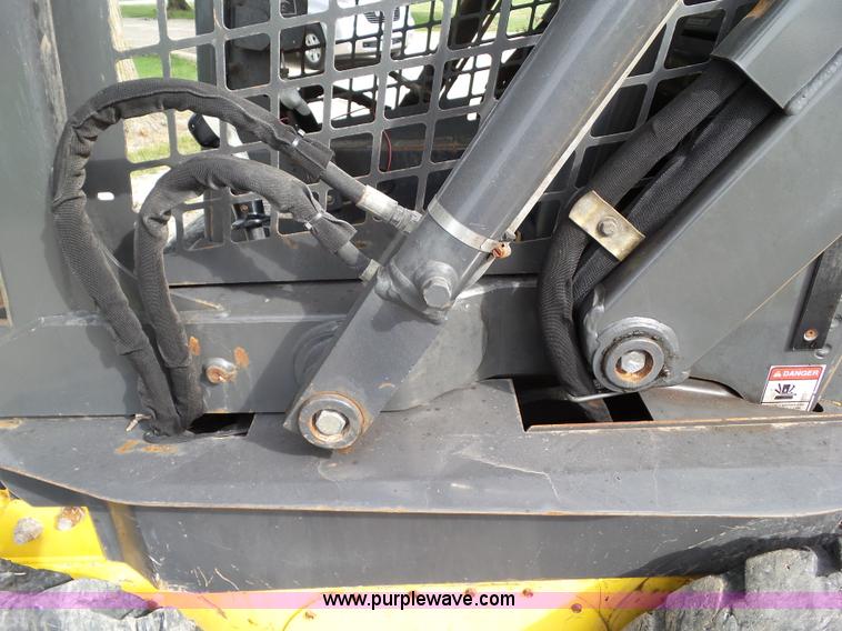 image for item L5499 2006 New Holland L185 skid steer