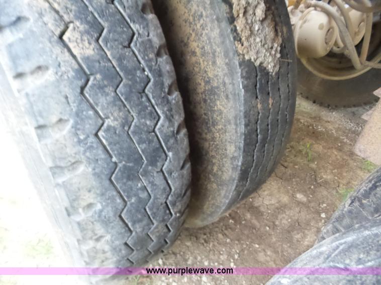 image for item L5910 1999 Load King 2060 bottom dump trailer