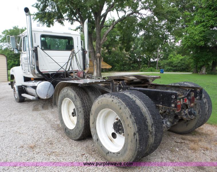 image for item L5912 1999 Mack CH613 semi truck