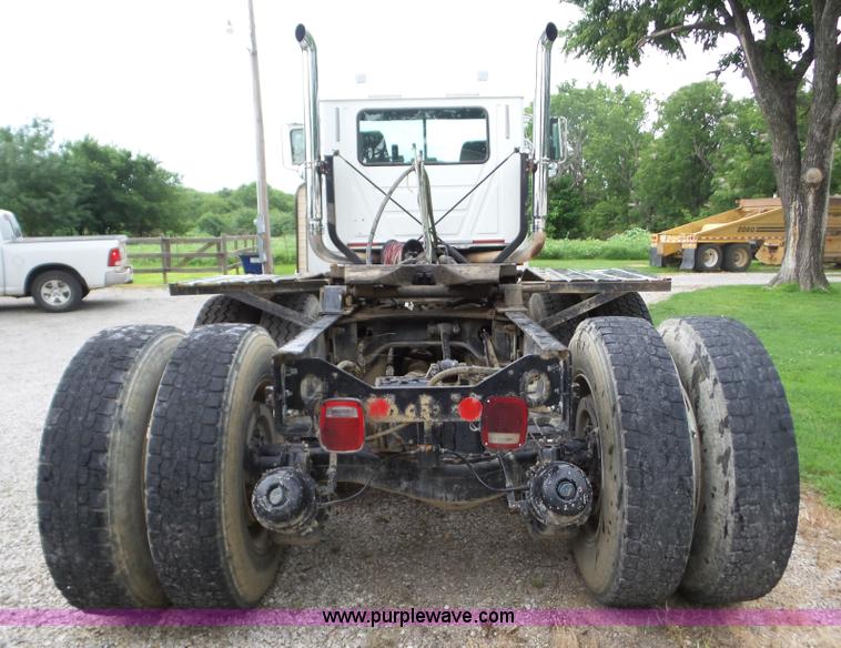 image for item L5912 1999 Mack CH613 semi truck