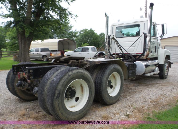 image for item L5912 1999 Mack CH613 semi truck