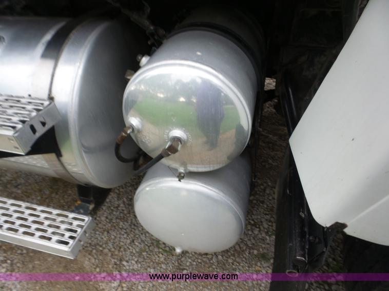 image for item L5912 1999 Mack CH613 semi truck