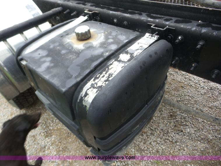 image for item L5912 1999 Mack CH613 semi truck