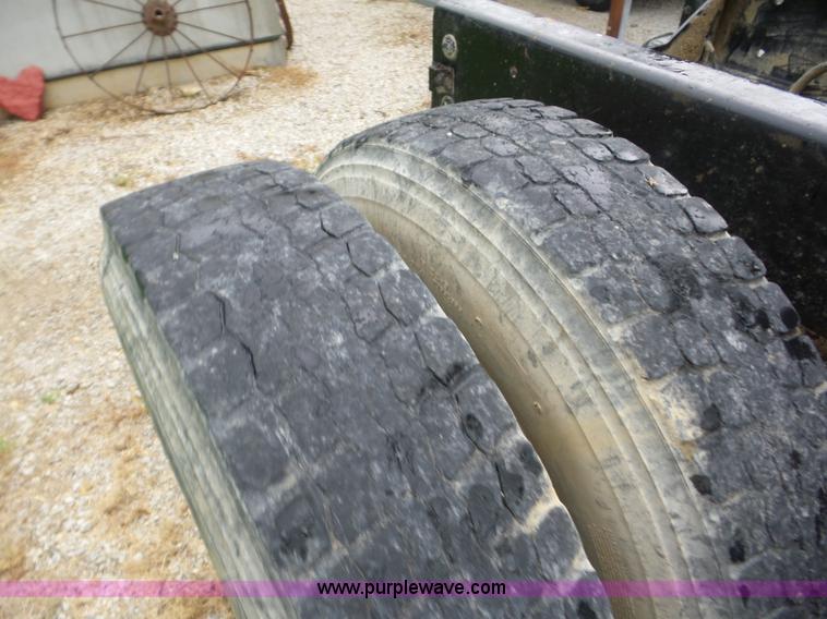 image for item L5912 1999 Mack CH613 semi truck