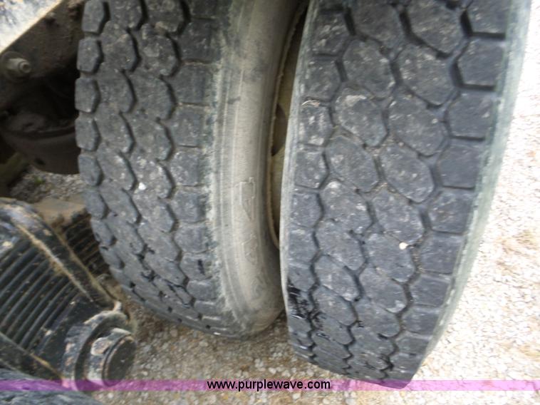 image for item L5912 1999 Mack CH613 semi truck