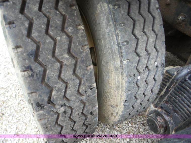 image for item L5912 1999 Mack CH613 semi truck