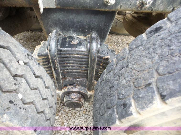 image for item L5912 1999 Mack CH613 semi truck