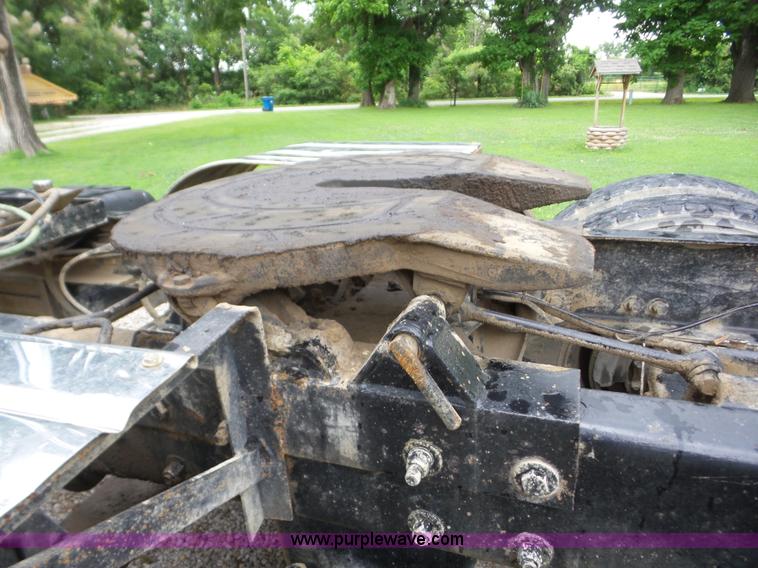 image for item L5912 1999 Mack CH613 semi truck