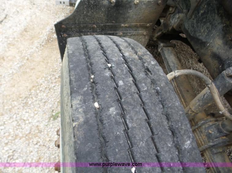 image for item L5912 1999 Mack CH613 semi truck